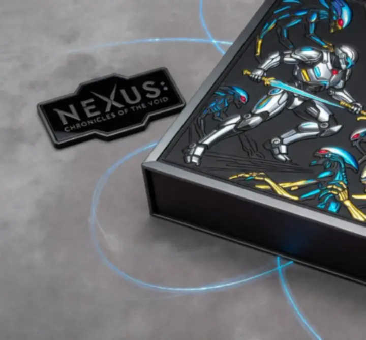Packagings de jeux PC en édition limitée mis en avant sur une surface sombre et élégante.