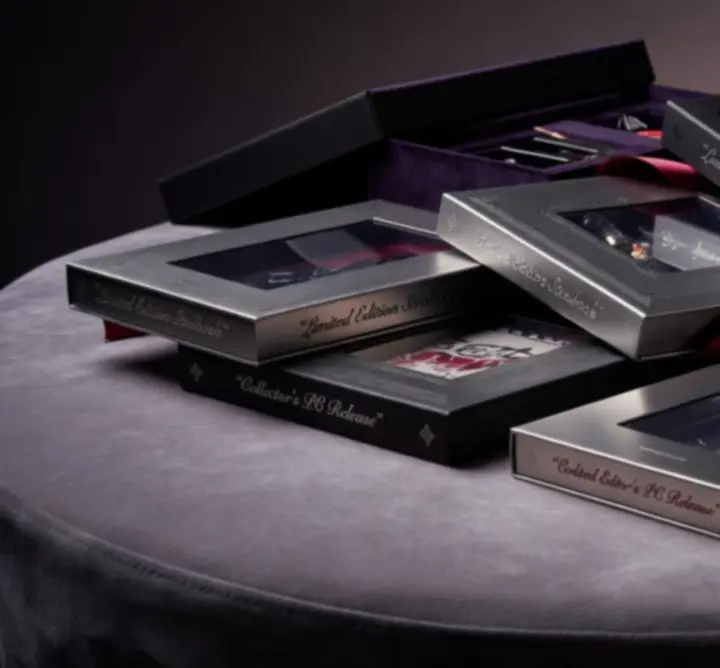 Collection de steelbooks et coffrets PC en métal aux reflets argentés